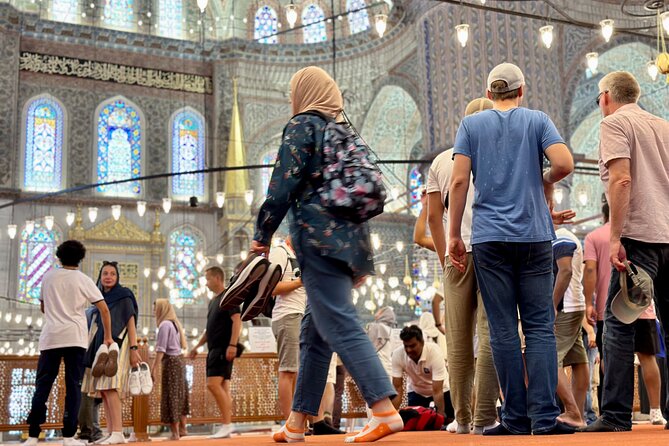 Istanbul Old City: Basilica Cistern - Blue Mosque - Grand Bazaar - Sultanahmet Square gives you the essential photo stop
