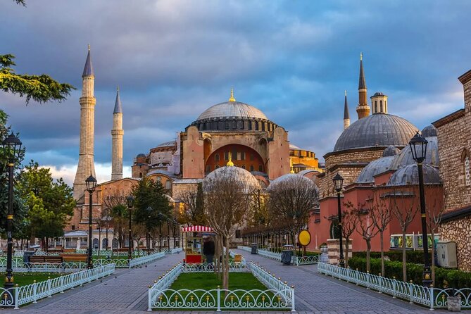 Istanbul Old City Guided Walking Tour - The Blue Mosque: a close look at Ottoman design