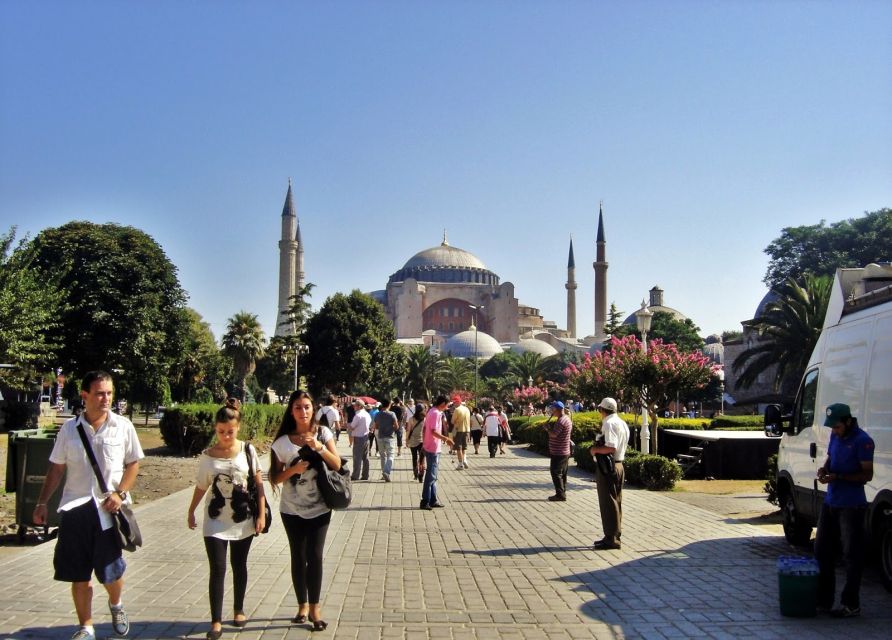 Istanbul Old City to Grand Bazaar Tour - Sultan Ahmed Mosque and its famous tiles