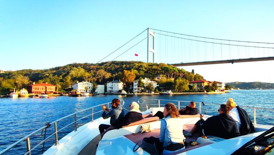 Istanbul: Old City Tour and Luxury Sunset Bosphorus Cruise - Key points at a glance