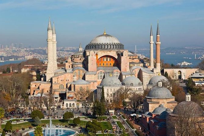 Istanbul Old City Tour Blue Mosque, Hagia Sophia,Topkapi Museum and Grand Bazzar - Key points at a glance