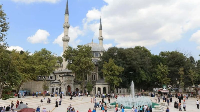Istanbul: Old City Walking Tour - Small Group - The Grand Bazaar as the final stop