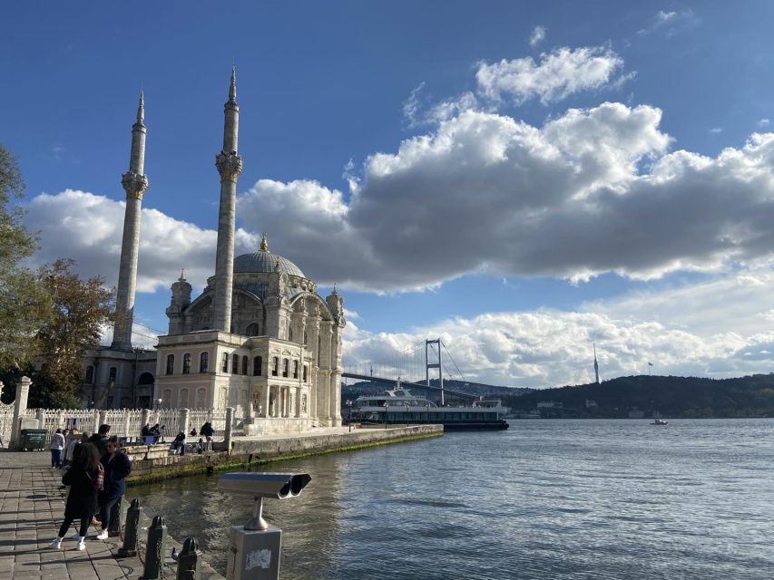 Istanbul: Old Town Highlights Tour & Bosphorus Cruise - A four-course lunch in the old city