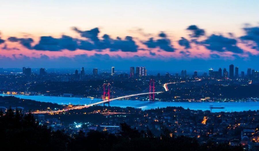 Istanbul: Old Town Tour and Bosphorus Lunch Cruise - Who should book this Istanbul day tour?