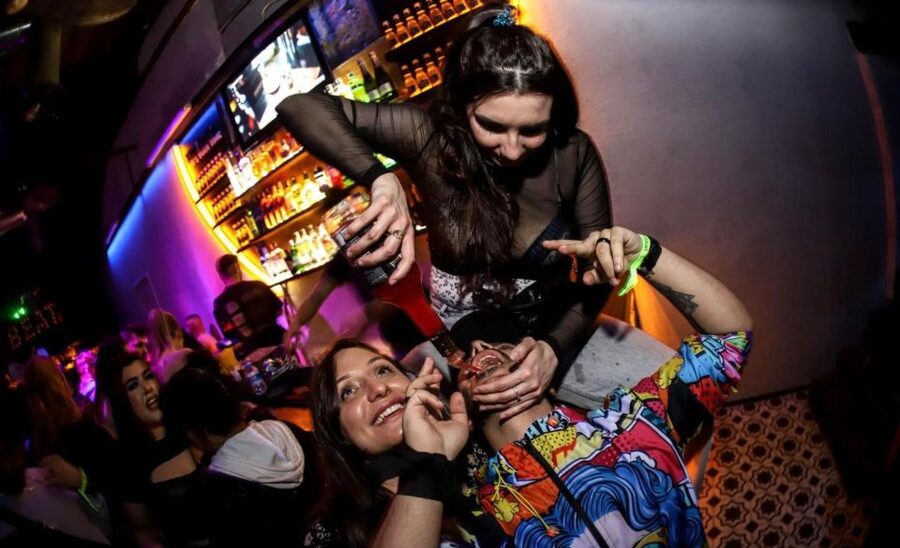 Istanbul: Party Pub Crawl with Party Bus - Why the hosts matter more than the route