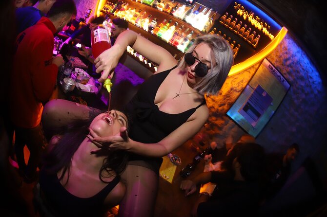 Istanbul Party Pub Crawl with Party Bus in Sultanahmet and Taksim - A social night from Sultanahmet to Taksim