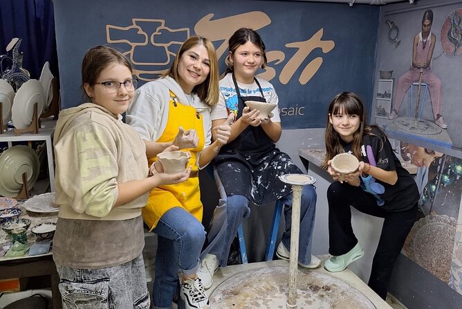 Istanbul Pottery Workshop Class - Tea, Coffee, and a Look Around the Gallery