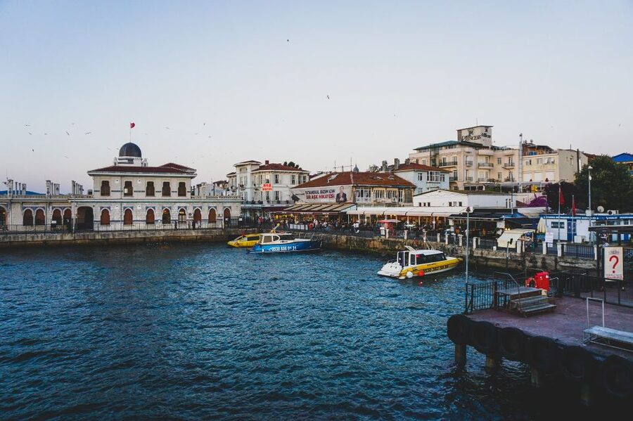 Istanbul: Princes' Islands Cruise w/Music, Lunch & Transfer - The ride back: scenic views or party boat