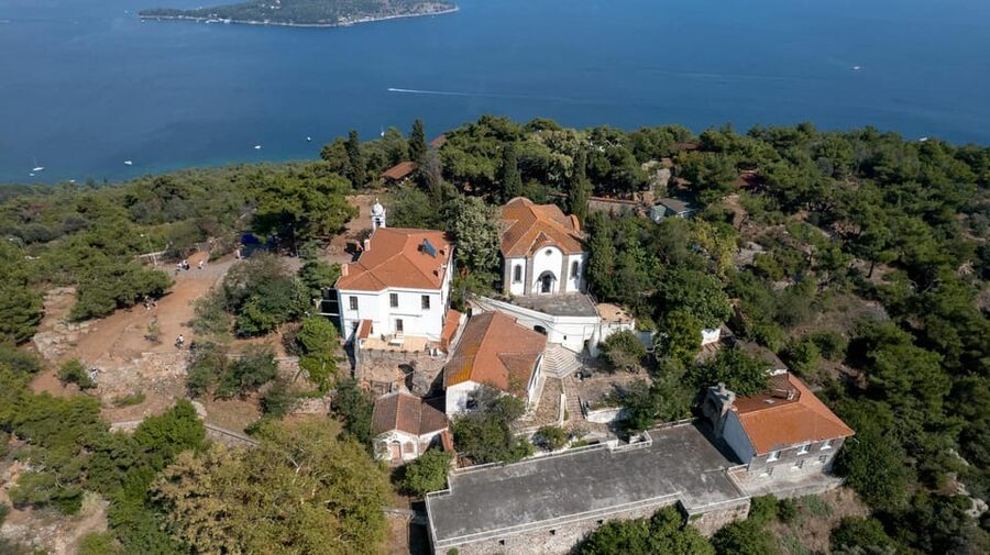 Istanbul: Princes Islands Walking Full-Day Tour - Walking among mansions, churches, and older island sites