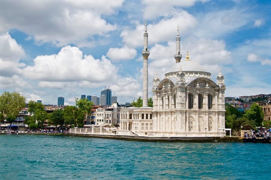 Istanbul: Private Bosphorus Strait Sightseeing Yacht Cruise - A cruise made for photographs and quiet time
