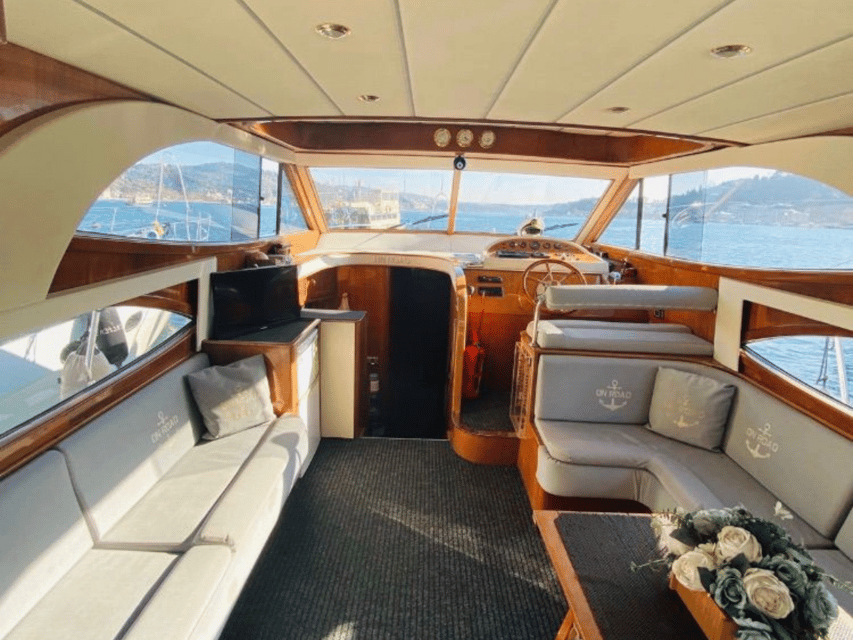 Istanbul: Private Bosphorus Tour On Luxury Yacht - Anatolian Fortress and Küçüksu Palace