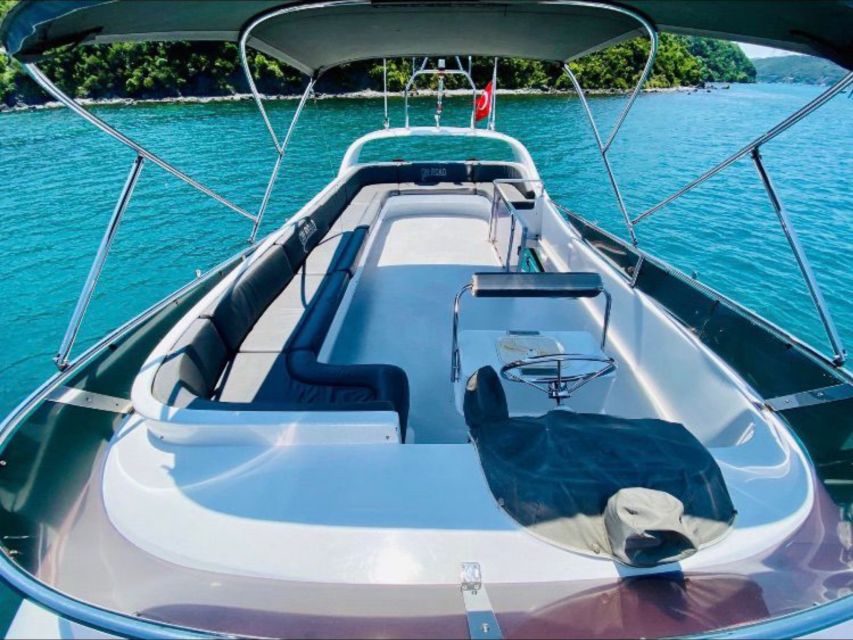 Istanbul: Private Bosphorus Tour On Luxury Yacht - Kuleli Military High School and Beylerbeyi Palace
