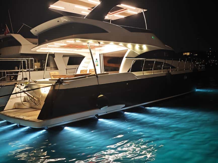 Istanbul: Private Bosphorus Yacht with Tour Guide and Snacks - Why the Bosphorus is the right place for this tour