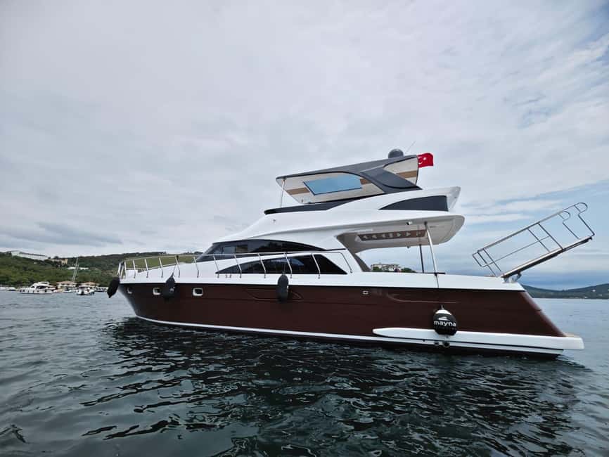 Istanbul: Private Bosphorus Yacht with Tour Guide and Snacks - Dolmabahçe Palace and the European shore