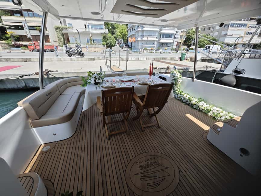 Istanbul: Private Bosphorus Yacht with Tour Guide and Snacks - How much value does the $329 group price offer?