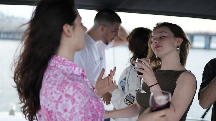 İstanbul:Private Luxury Yacht on Bosphorus 14 Meter(46 feet) - Leaving Ayvansaray and finding the dock