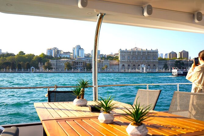Istanbul Private Luxury Yacht on Bosphorus 25 Meter 82 Feet - Price, value, and what the low fare means