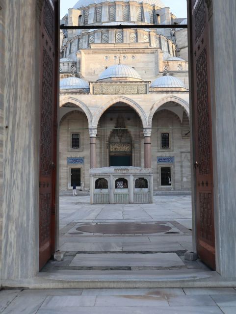 Istanbul Private Shopping Tour – Grand Bazaar & Spice Market - Entering the Grand Bazaar