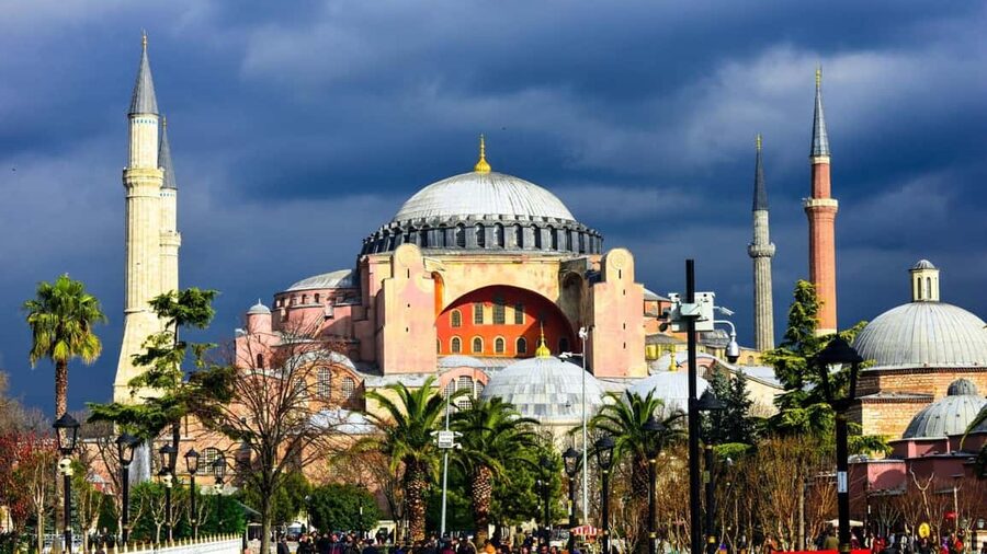 Istanbul: Private Sightseeing Tour in Multiple Languages - Why Sultanahmet works so well as a private walking tour