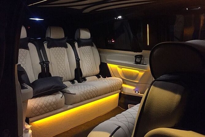 Istanbul Private Transfer - IST Airport, Cruise Ports and Hotels - Finding the representative after customs