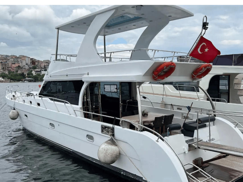 Istanbul: Private Yacht Organization on Bosphorus (14 Meter) - What is served onboard