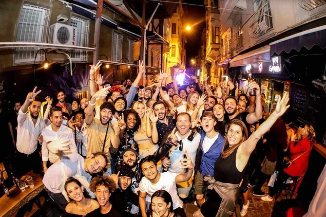 Istanbul Pub Crawl: Shots & Stories - What happens during the first hour