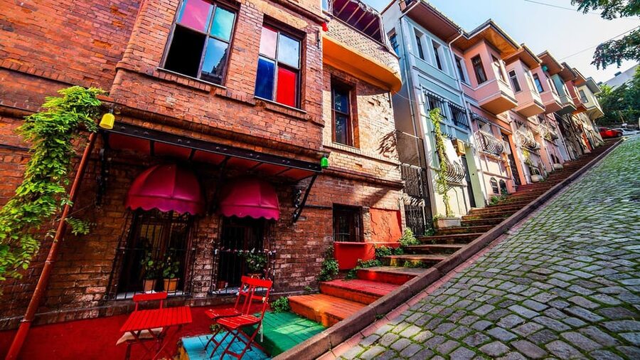 Istanbul Revealed: Historic Pathways and Bosphorus Serenity - Key points at a glance