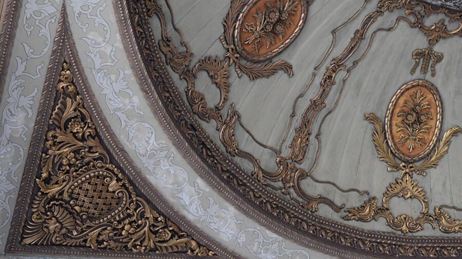 Istanbul's Popular Duo: Hagia Sophia & Topkapı Palace - Why the headsets and group setup matter