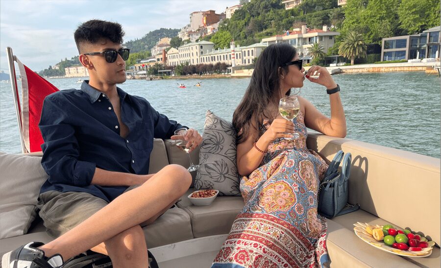 Istanbul: Small Group Yacht Tour with Unlimited Wine - Asian-side views: Beylerbeyi, Küçüksu, and waterfront homes