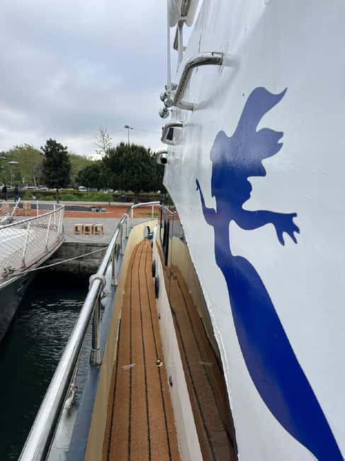 Istanbul: Sunset Bosphorus Yacht Cruise with A break on Asia - Who will enjoy this cruise most