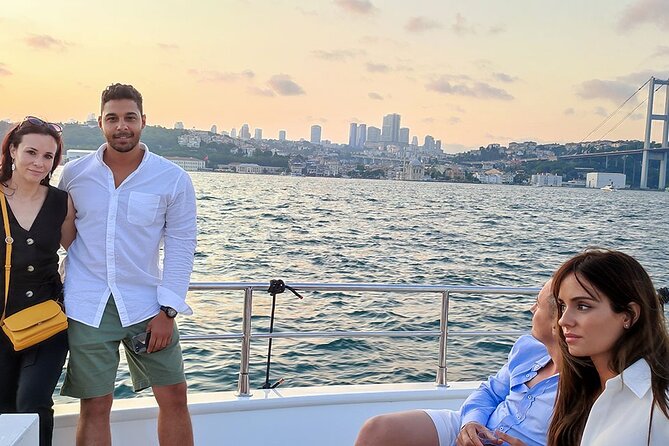 Istanbul Sunset Cruise With Luxury Yacht On Bosphorus - Küçüksu Pavilion and Anadolu Fortress
