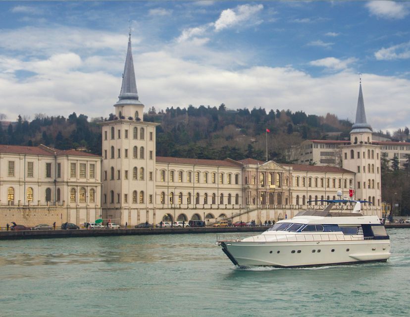 İstanbul: Sunset Cruise with Refreshments - Group size, guide, and onboard comfort