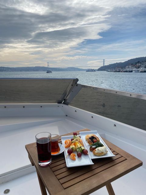İstanbul: Sunset Cruise with Refreshments - Sailing past Dolmabahçe Palace and Çırağan Palace