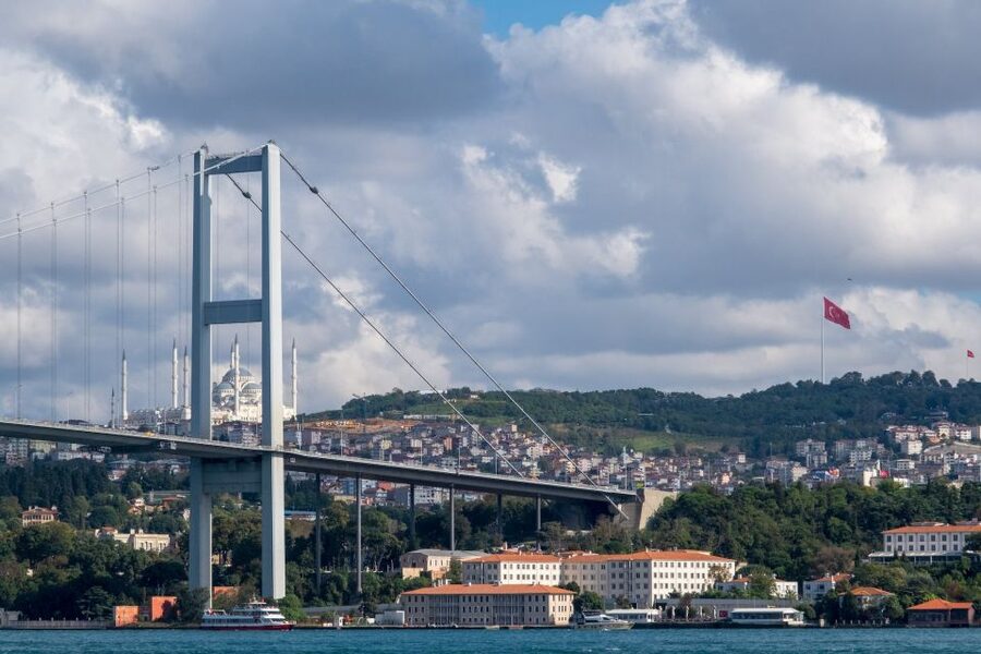 Istanbul: Sunset or Day Small-Group Yacht Cruise with Snacks - Is this yacht cruise worth $31?
