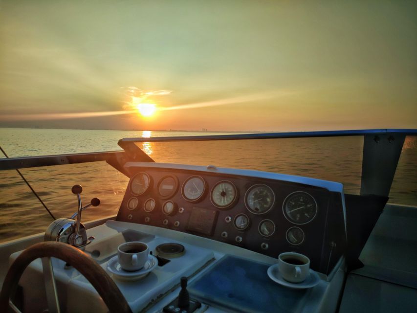 Istanbul: Sunset Yacht Cruise on the Bosphorus with Transfer - Why this Bosphorus cruise works best at sunset