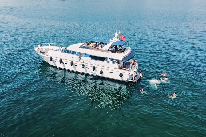 Istanbul Sunset Yacht Cruise on the Bosphorus with Transfers - Ortaköy Mosque and the First Bosphorus Bridge