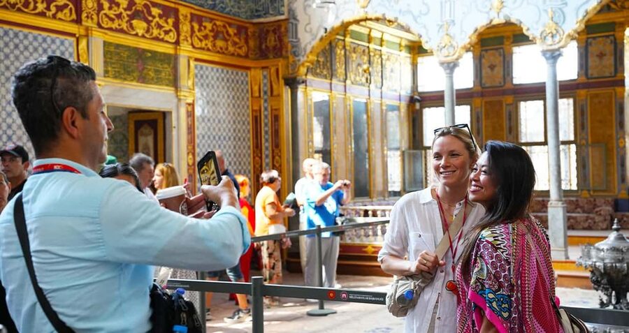 Istanbul: Topkapi and Harem Tour with Skip-the-Line Ticket - The audio guide and exploring alone