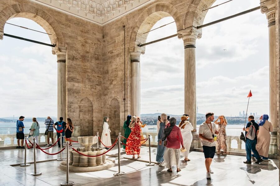 Istanbul: Topkapi Palace and Harem Guided Tour with Ticket - The short Sultanahmet introduction