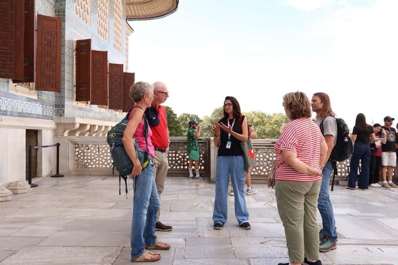 Istanbul: Topkapi Palace and Harem Museum Tour with Ticket - Entering Topkapi Palace without the regular ticket queue
