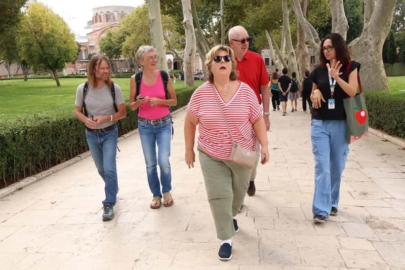Istanbul: Topkapi Palace and Harem Museum Tour with Ticket - The Imperial Treasury and objects that need context