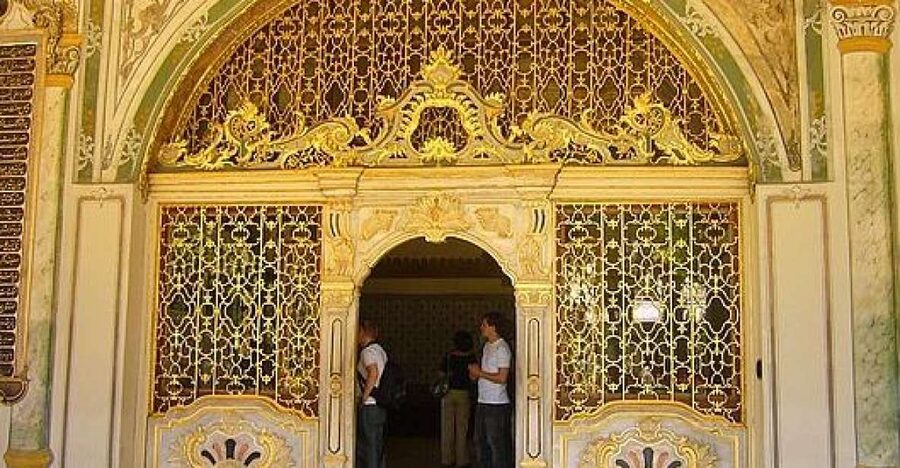 Istanbul: Topkapi Palace Guided Tour - The treasury, jewels, and imperial objects