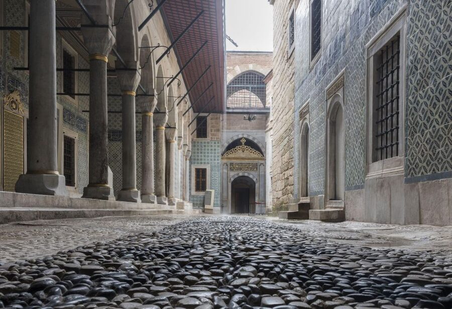 Istanbul: Topkapi Palace Guided Tour - The Harem, royal rooms, and religious collections