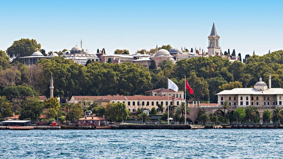 Istanbul: Topkapi Palace Guided Tour w/ Skip-the-Ticket-Line - Courtyards that reveal Ottoman power