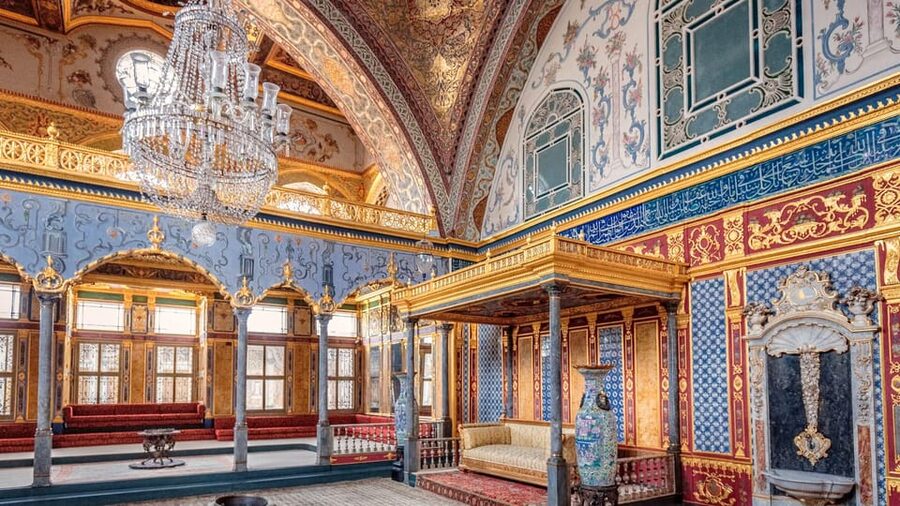 Istanbul: Topkapi Palace Guided Tour w/ Skip-the-Ticket-Line - The skip-the-ticket-line advantage