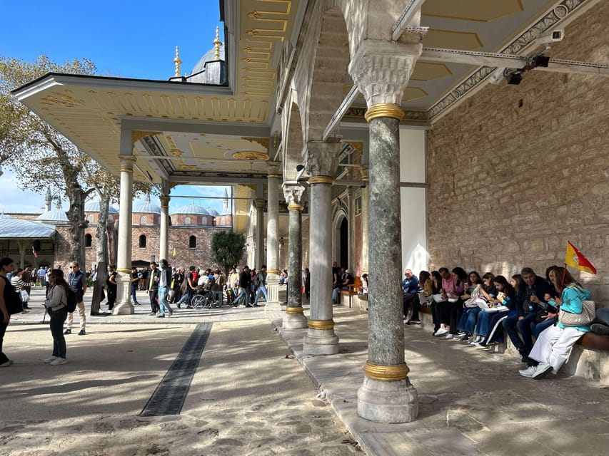 Istanbul: Topkapi Palace & Harem Museum Ticket & Audio Guide - Courtyards, gardens, and Bosphorus views