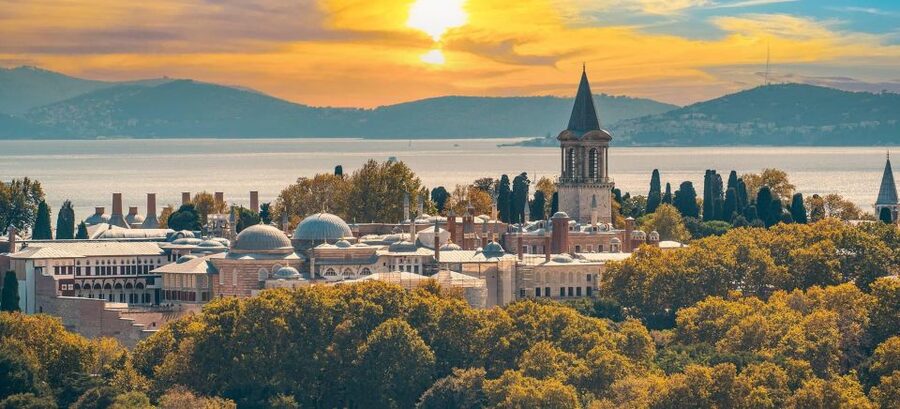 Istanbul: Topkapi Palace Skip-the-Line Ticket & Guided Tour - Sultan Ahmed III Fountain is the starting point