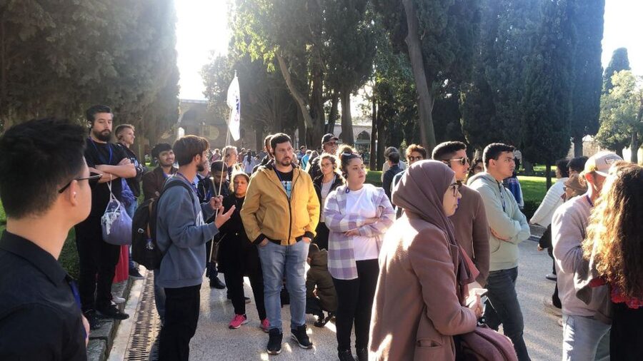 Istanbul: Topkapi Palace Skip-the-Line Ticket & Guided Tour - Inside Topkapi Palace in one focused hour