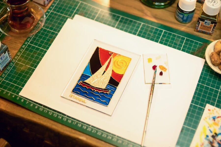 Istanbul: Traditional Stained Glass Painting Workshop - Tea, Coffee, Cookies, and a Useful Pause