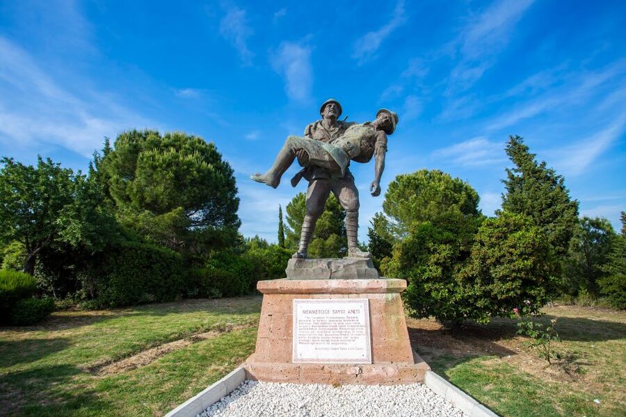 Istanbul: Troy Guided Bus Tour with Ferry Tickets & Lunch - What the guides add to the ruins