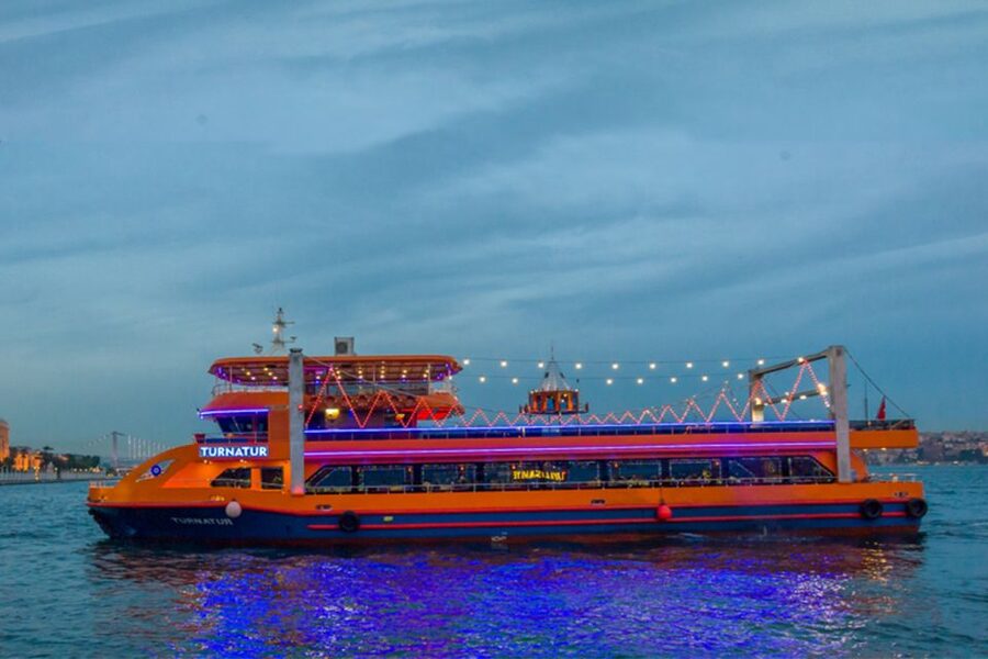 Istanbul: Turkish Night on the Bosphorus Dinner Cruise - Why a nighttime Bosphorus cruise works so well